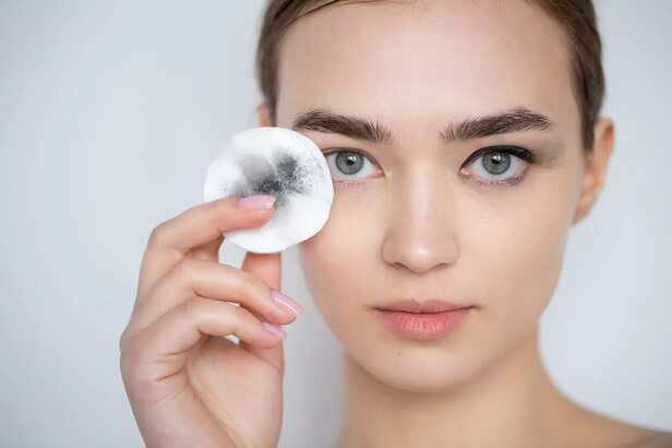 Remove eye Makeup