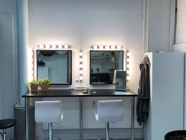Vanity mirror