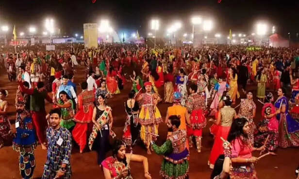 devotees performing dandi