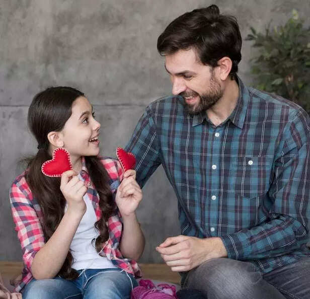 men with her daughter