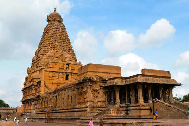 Brihadeeswarar Temple, Th