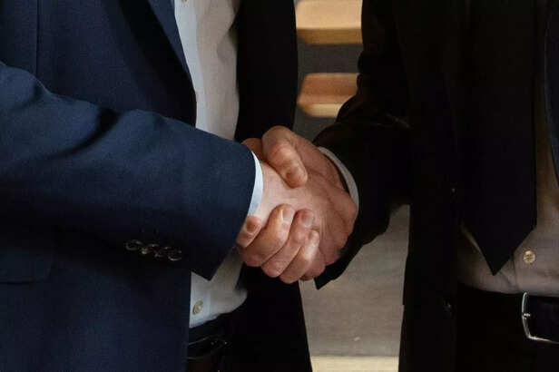 Hand shake