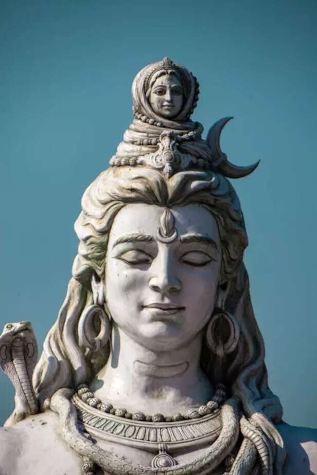 shiv ji with moon on his